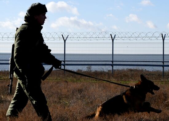 Russia Crimea Ukraine Border Fence