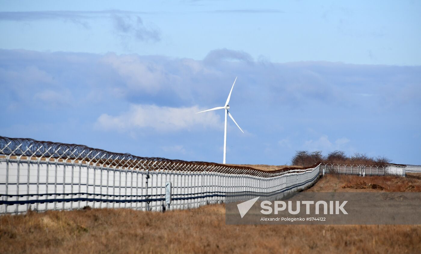 Russia Crimea Ukraine Border Fence