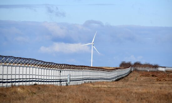 Russia Crimea Ukraine Border Fence