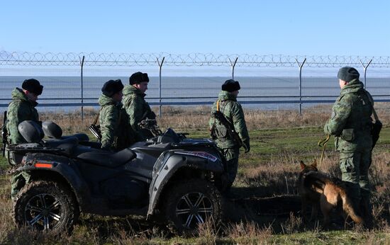 Russia Crimea Ukraine Border Fence