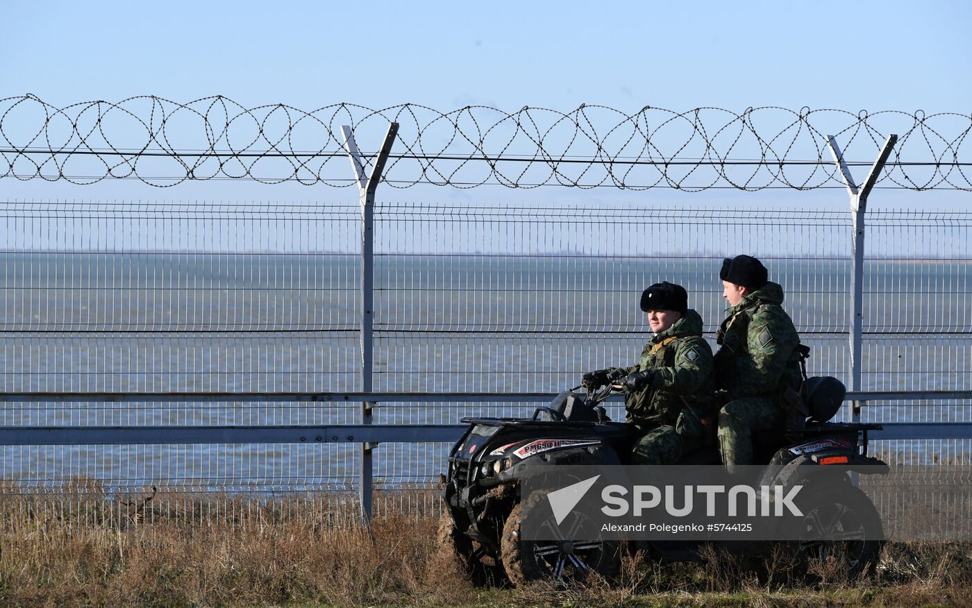 Russia Crimea Ukraine Border Fence