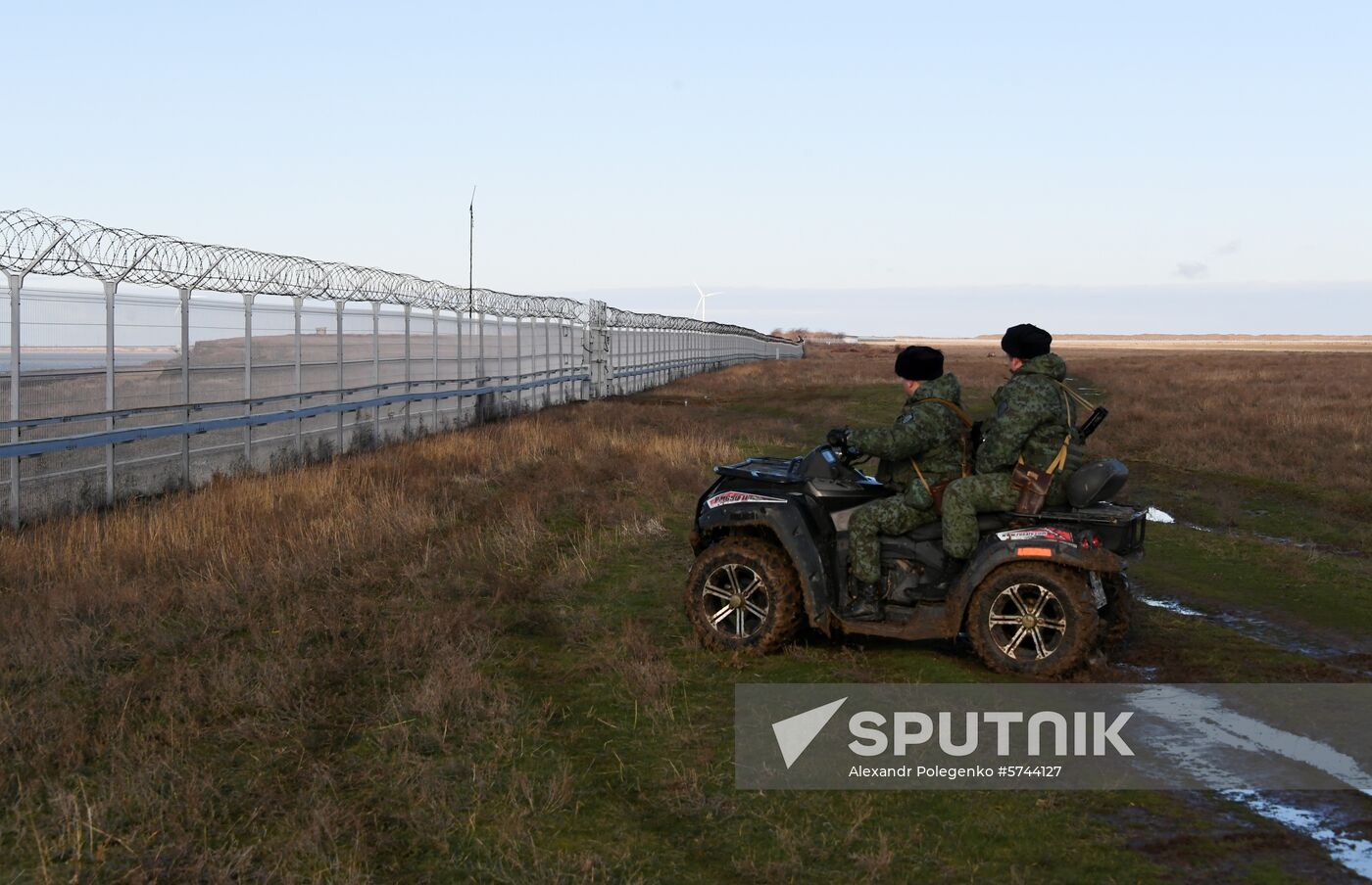 Russia Crimea Ukraine Border Fence