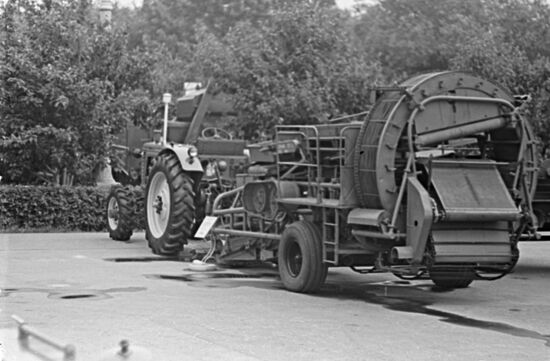 Potato harvesting combine