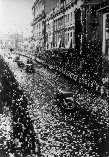 Soviet pilots welcomed in Moscow