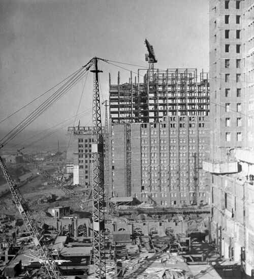Moscow State University high-rise under construction at Lenin Hills
