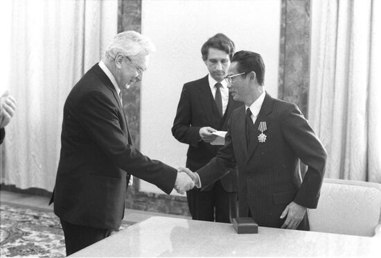 Lao Ambassador to USSR receives Order of Friendship