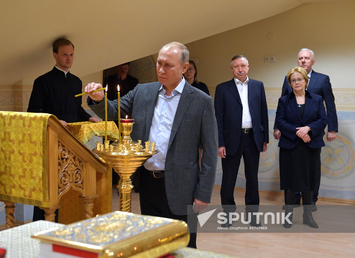 President Vladimir Putin visits children's hospice in St. Petersburg