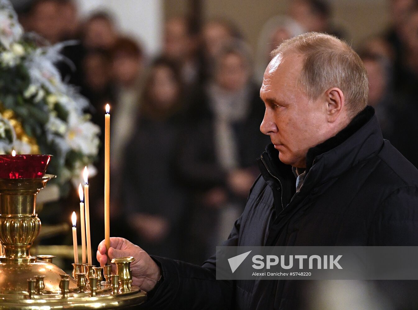Russian President Putin attends Christmas service