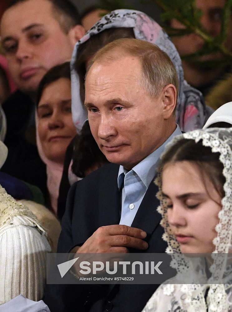 Russian President Putin attends Christmas service