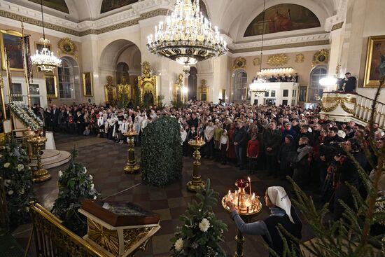 Russian President Putin attends Christmas service
