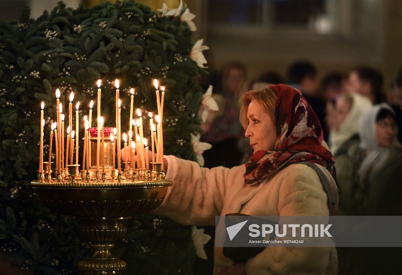 Russian President Putin attends Christmas service