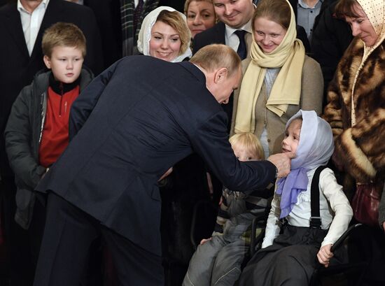 Russian President Putin attends Christmas service