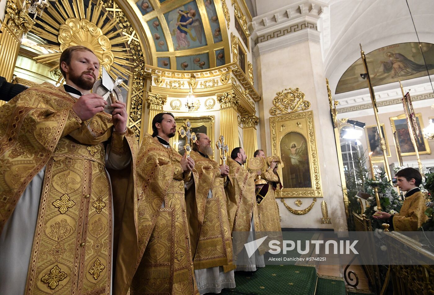 Russian President Putin attends Christmas service