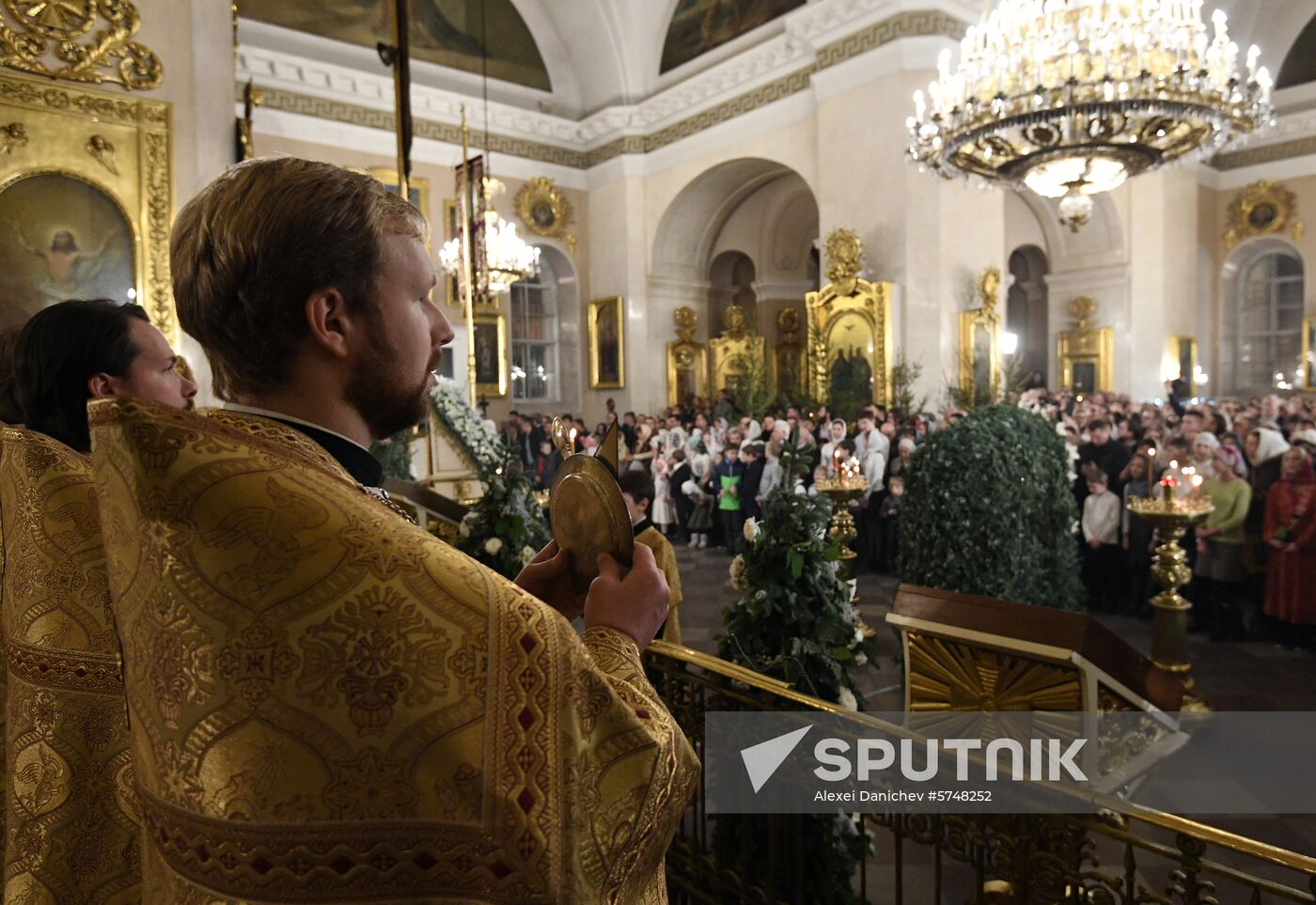 Russian President Putin attends Christmas service