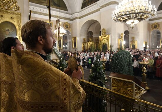 Russian President Putin attends Christmas service