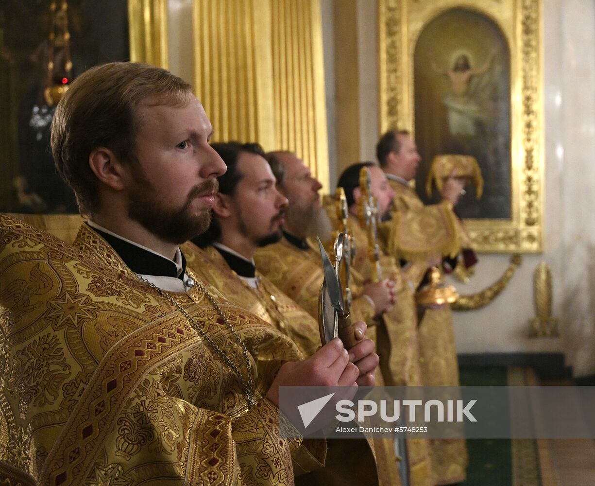 Russian President Putin attends Christmas service