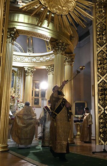 Russian President Putin attends Christmas service