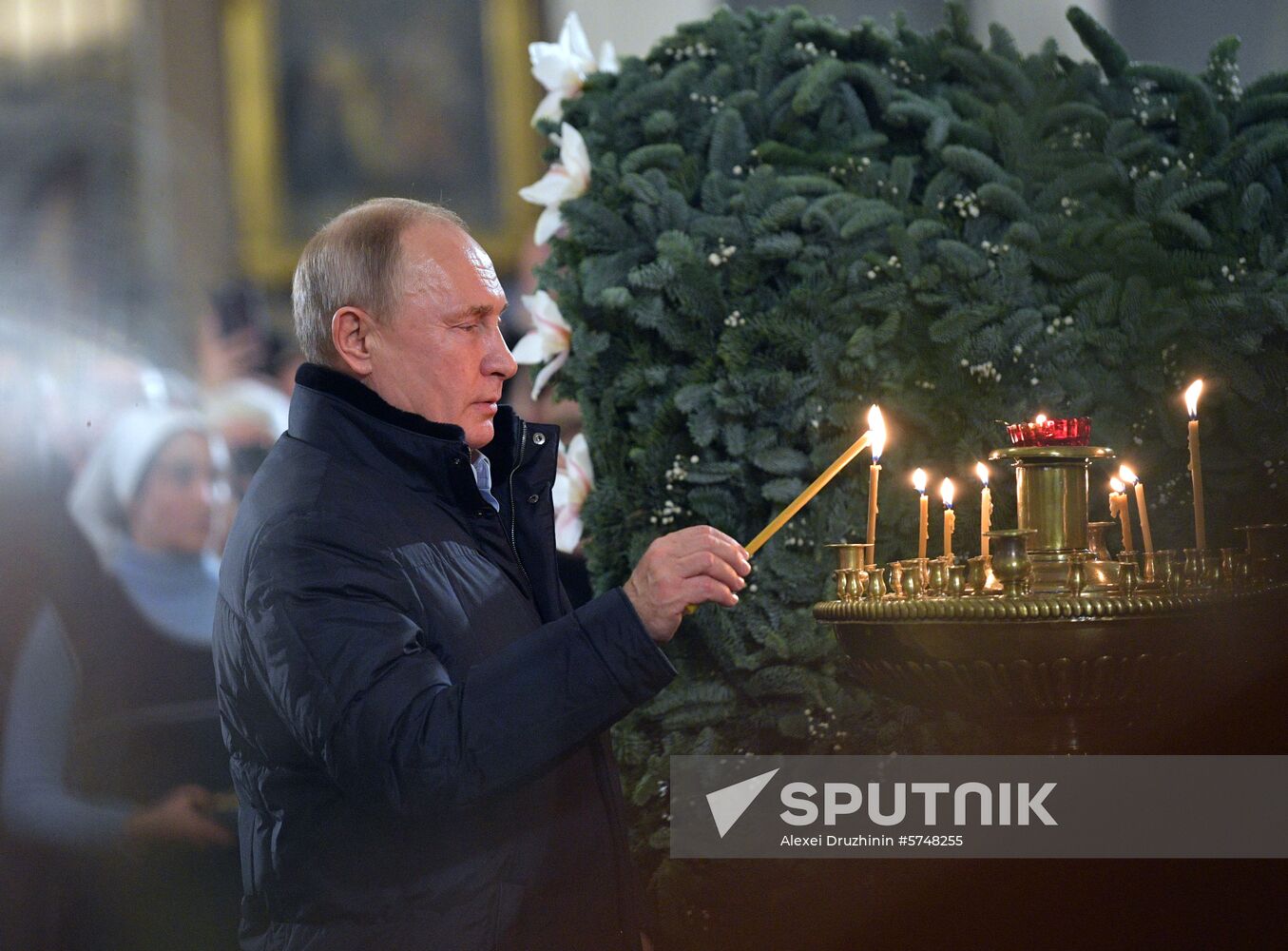Russian President Putin attends Christmas service