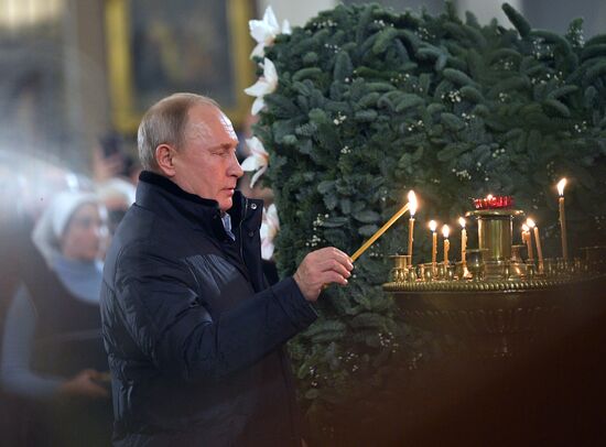 Russian President Putin attends Christmas service