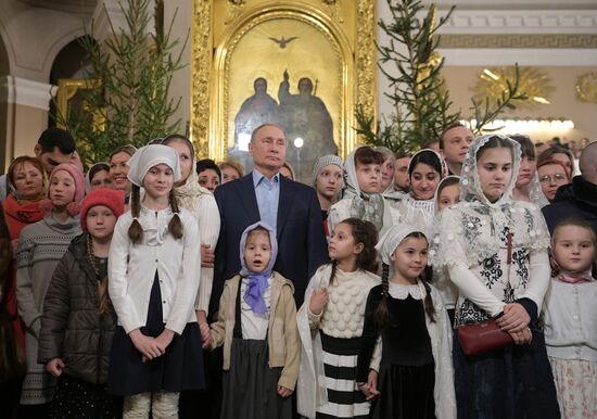 Russian President Putin attends Christmas service