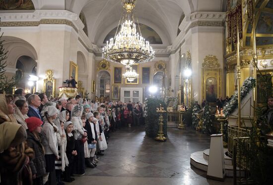Russian President Putin attends Christmas service