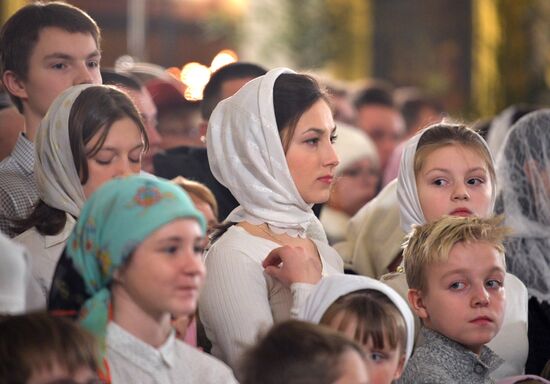 Russian President Putin attends Christmas service