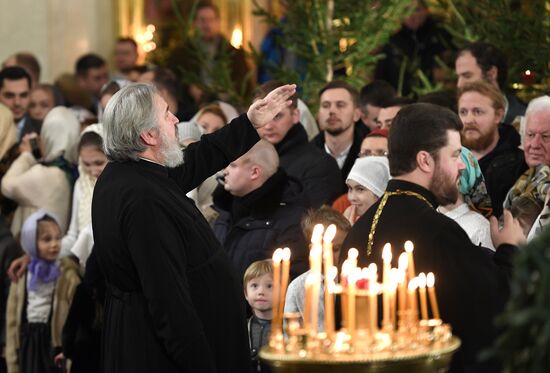 Russian President Putin attends Christmas service