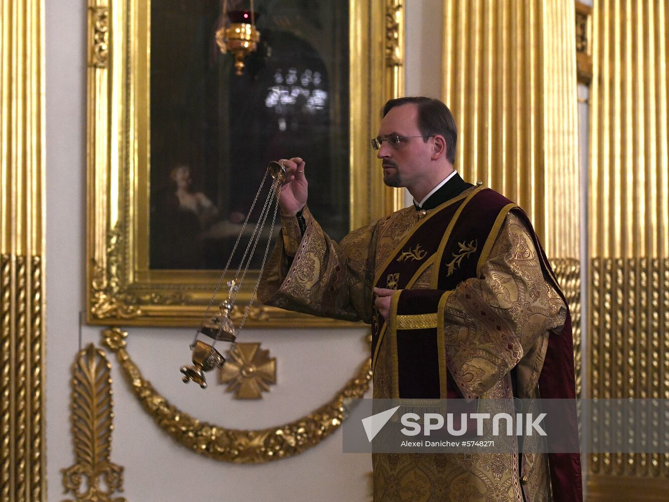 Russian President Putin attends Christmas service