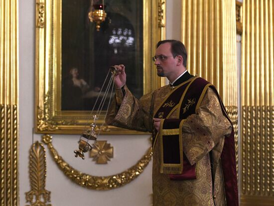 Russian President Putin attends Christmas service