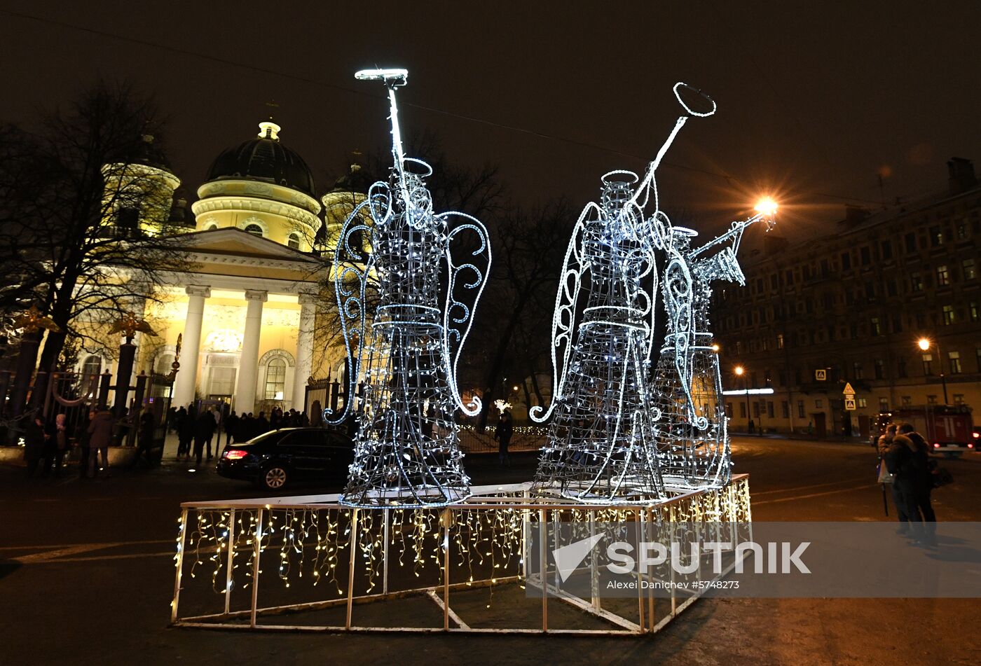 Russian President Putin attends Christmas service