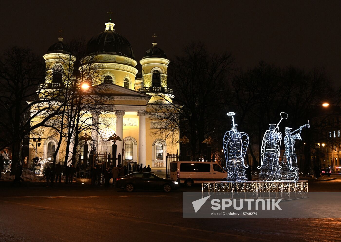 Russian President Putin attends Christmas service