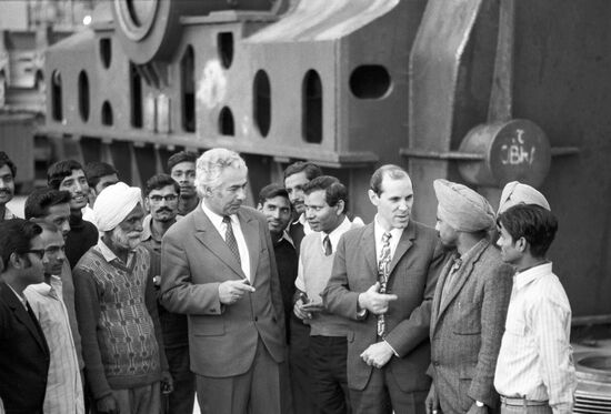Soviet delegation visits India