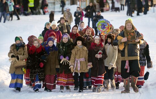 Russia Christmas Caroling