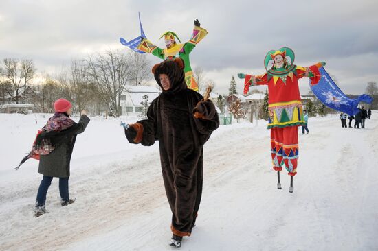 Russia Christmas Caroling