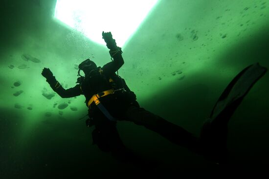 Russia Ice Diving