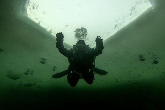 Russia Ice Diving