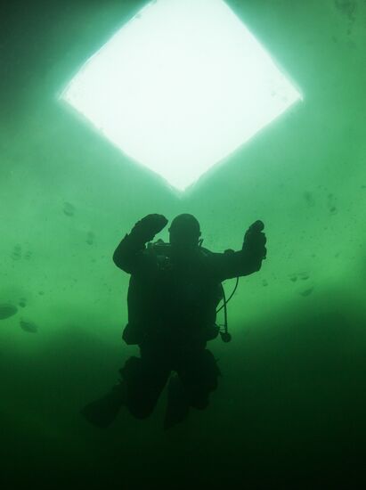 Russia Ice Diving