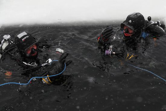 Russia Ice Diving