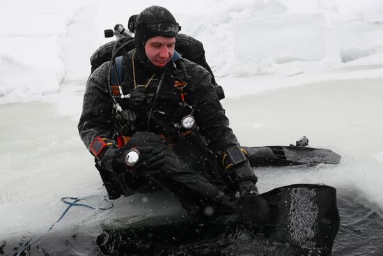 Russia Ice Diving