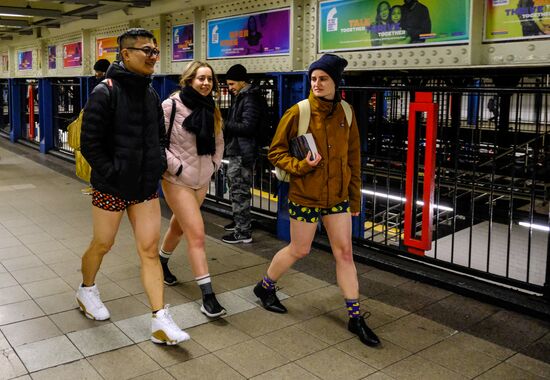 US No Pants Subway Ride