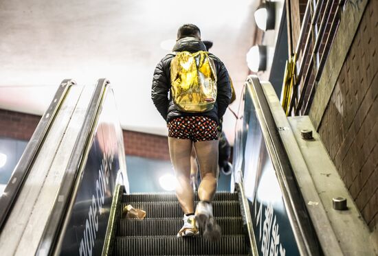 US No Pants Subway Ride