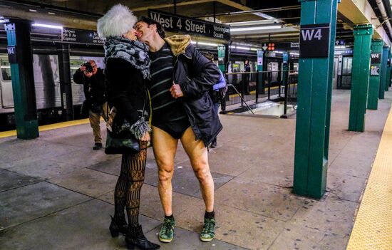 US No Pants Subway Ride