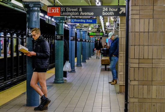 US No Pants Subway Ride