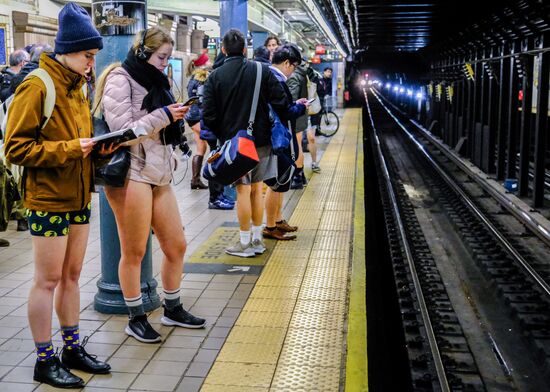 US No Pants Subway Ride
