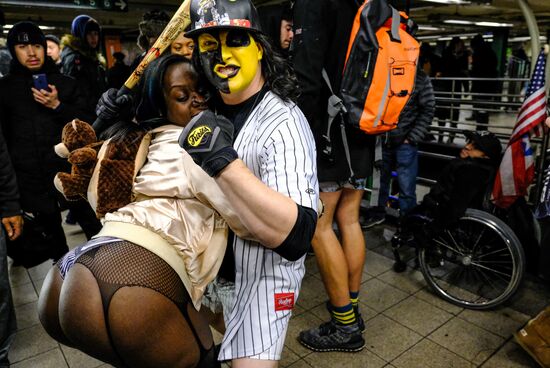 US No Pants Subway Ride