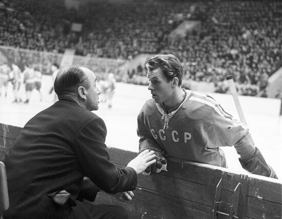 Coach Arkady Chernyshev and hockey player Vyacheslav Starshinov