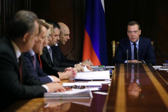 Prime Minister Dmitry Medvedev chairs meeting with deputy prime ministers