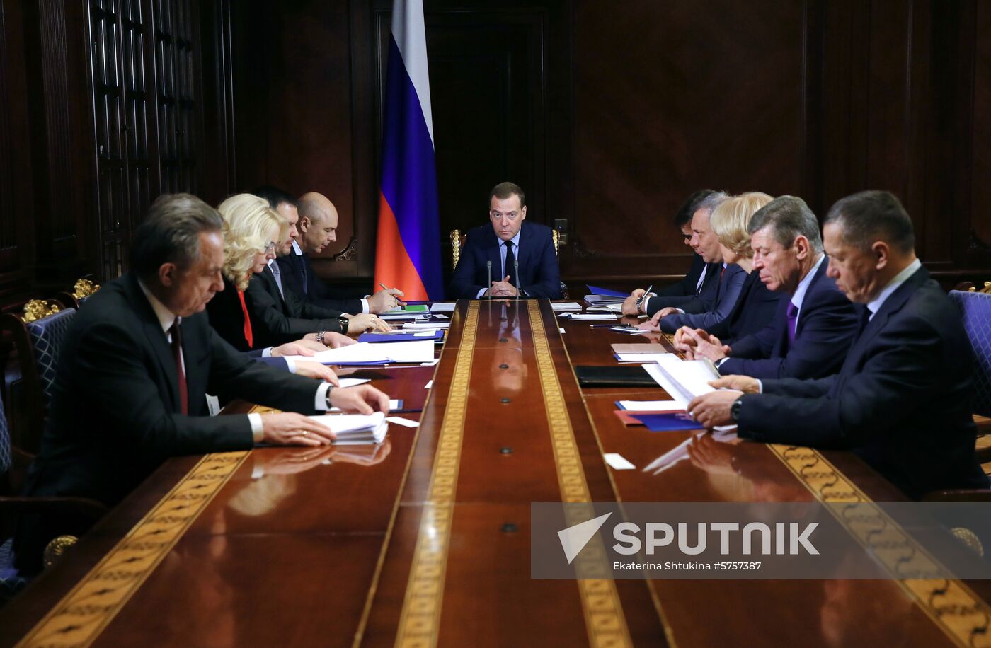 Prime Minister Dmitry Medvedev chairs meeting with deputy prime ministers