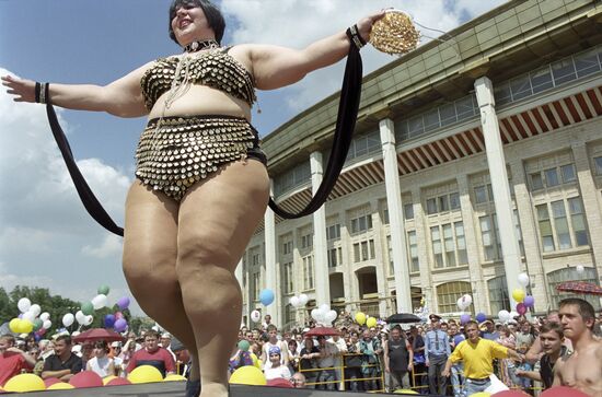 Plump girl contest in Luzhniki