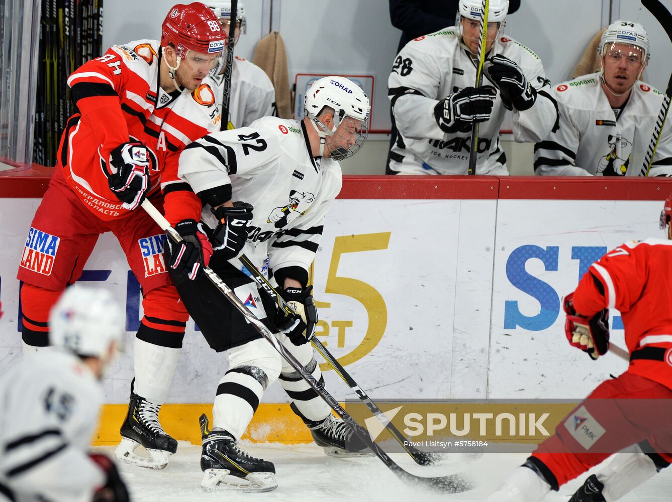 Russia Ice Hockey Avtomobilist -Traktor